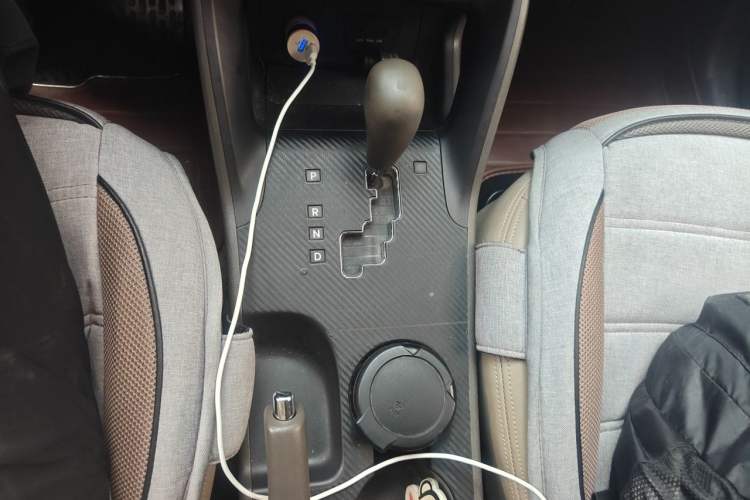 Used Hyundai ix35 2012 2.0L Automatic Two-Wheel Drive New Edition GL Gear Lever