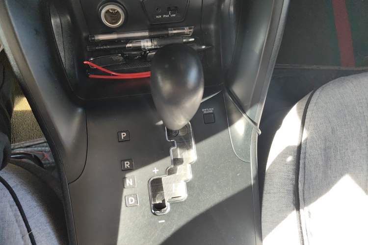 Used Hyundai ix35 2012 2.0L Automatic Two-Wheel Drive New Edition GL Gear Lever