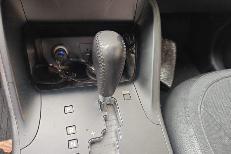 Used Hyundai ix35 2012 2.0L Automatic Two-Wheel Drive Elite Edition GLS Gear Lever