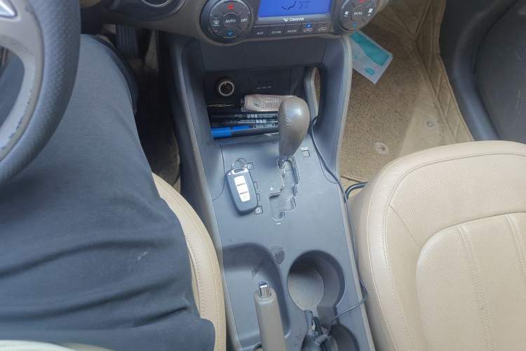 Used Hyundai ix35 2012 2.0L Automatic Two-Wheel Drive Elite Edition GLS Gear Lever