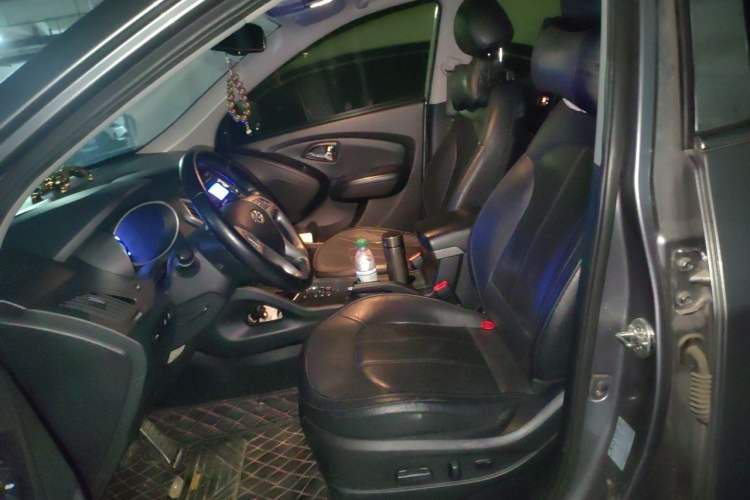 Used Hyundai ix35 2012 2.4L Automatic Two-Wheel Drive Prestige Edition GLS Left Front Seat