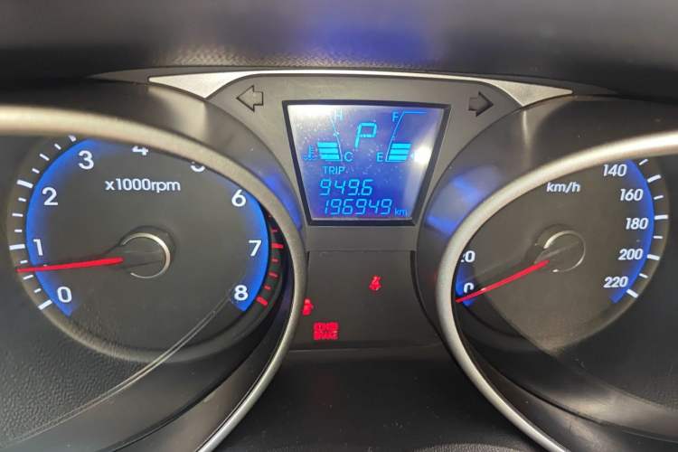 Used Hyundai ix35 2012 2.0L Automatic 4x4 Prestige Edition GLS Odometer Close Up