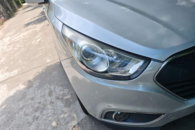 Used Hyundai ix35 2012 2.0L Automatic Two-Wheel Drive Elite Edition GLS Right Front Headlight