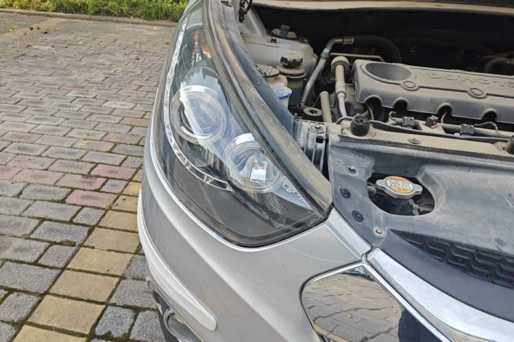 Used Hyundai ix35 2012 2.0L Automatic 4x4 Prestige Edition GLS Right Front Headlight