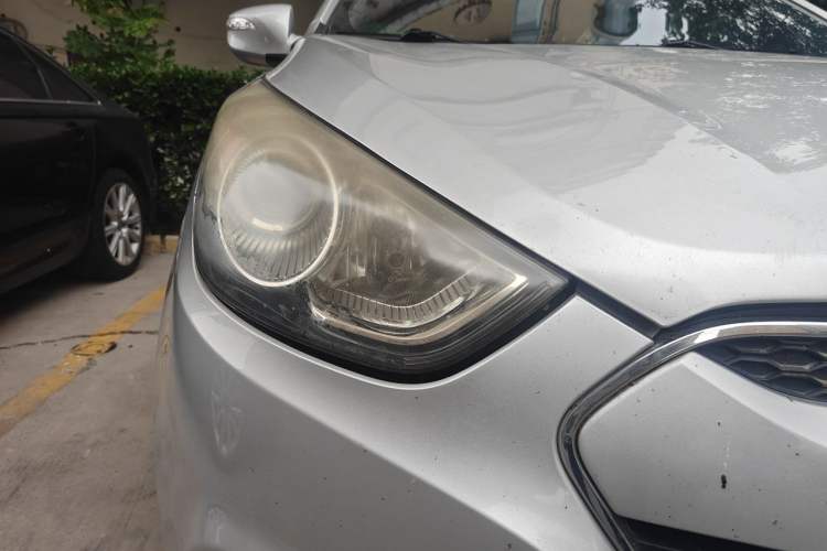 Used Hyundai ix35 2012 2.0L Automatic Two-Wheel Drive New Edition GL Right Front Headlight