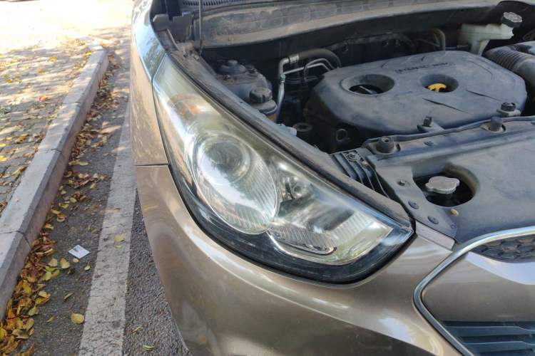 Used Hyundai ix35 2012 2.0L Automatic Two-Wheel Drive Elite Edition GLS Right Front Headlight