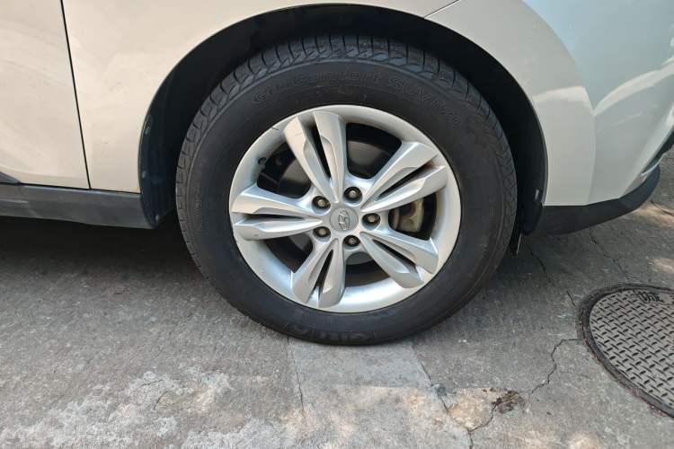 Used Hyundai ix35 2012 2.0L Automatic Two-Wheel Drive Elite Edition GLS Right Front Wheel Hub