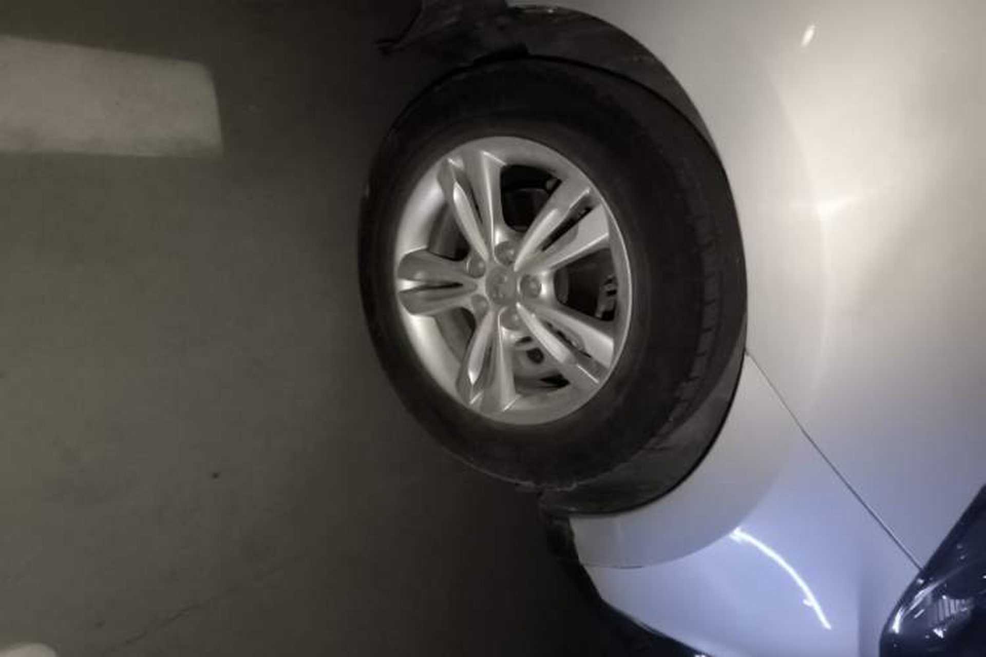 Used Hyundai ix35 2012 2.0L Automatic Two-Wheel Drive Elite Edition GLS Right Front Wheel Hub