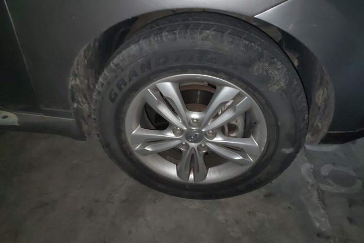 Used Hyundai ix35 2012 2.4L Automatic Two-Wheel Drive Prestige Edition GLS Right Front Wheel Hub