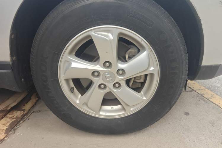 Used Hyundai ix35 2012 2.0L Automatic Two-Wheel Drive New Edition GL Right Front Wheel Hub