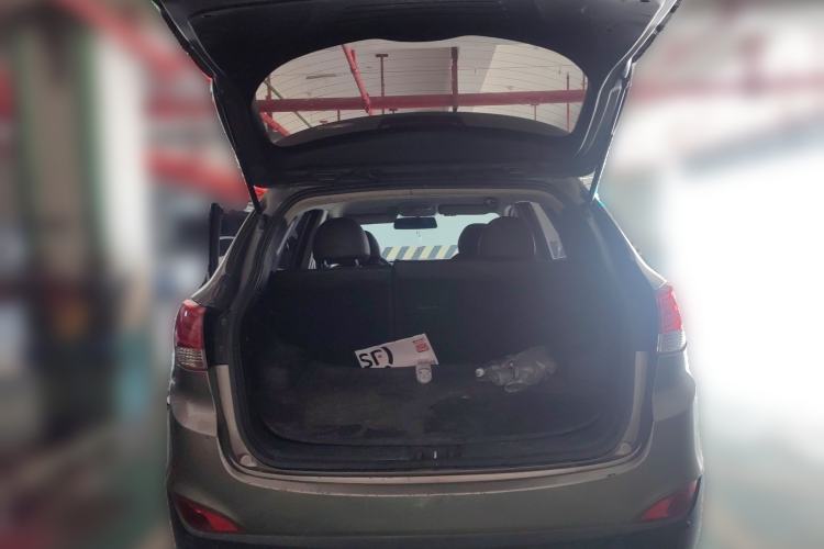 Used Hyundai ix35 2012 2.0L Manual Two-Wheel Drive New Edition GL Trunk