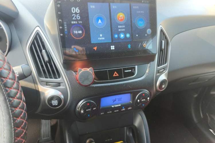 Used Hyundai ix35 2012 2.0L Automatic Two-Wheel Drive Elite Edition GLS Audio And AC Panel
