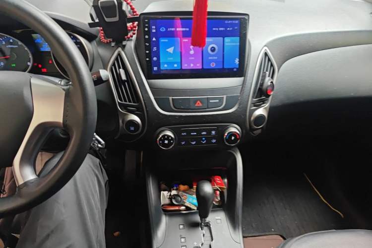 Used Hyundai ix35 2012 2.0L Automatic Two-Wheel Drive New Edition GL Audio And AC Panel