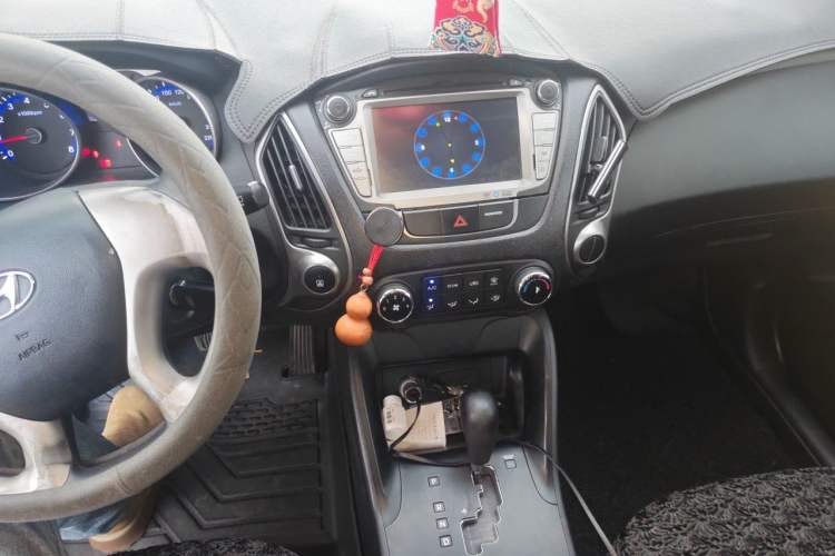 Used Hyundai ix35 2012 2.0L Automatic Two-Wheel Drive New Edition GL Audio And AC Panel