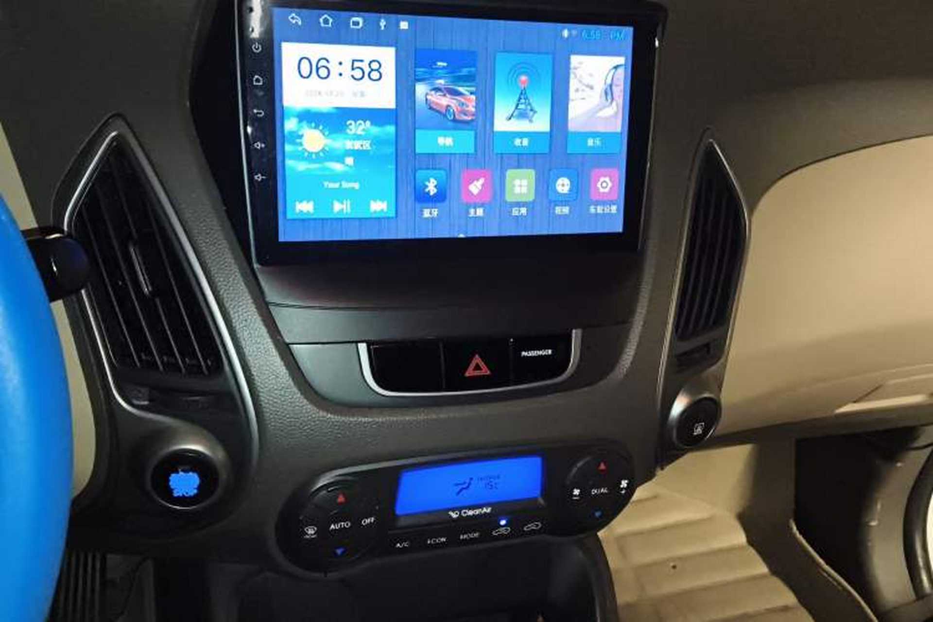 Used Hyundai ix35 2012 2.0L Automatic Two-Wheel Drive Elite Edition GLS Audio And AC Panel