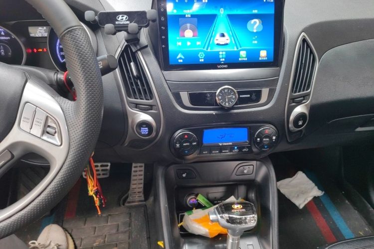 Used Hyundai ix35 2012 2.4L Automatic 4x4 Navigation Edition GLS Audio And AC Panel