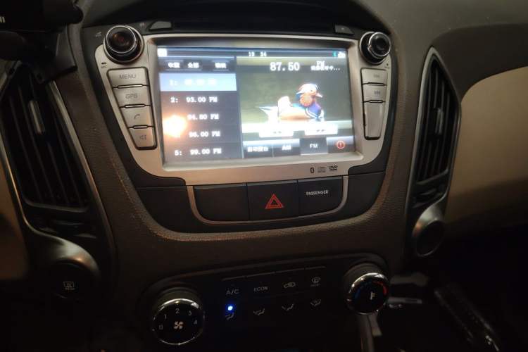 Used Hyundai ix35 2012 2.0L Automatic Two-Wheel Drive New Edition GL Audio And AC Panel