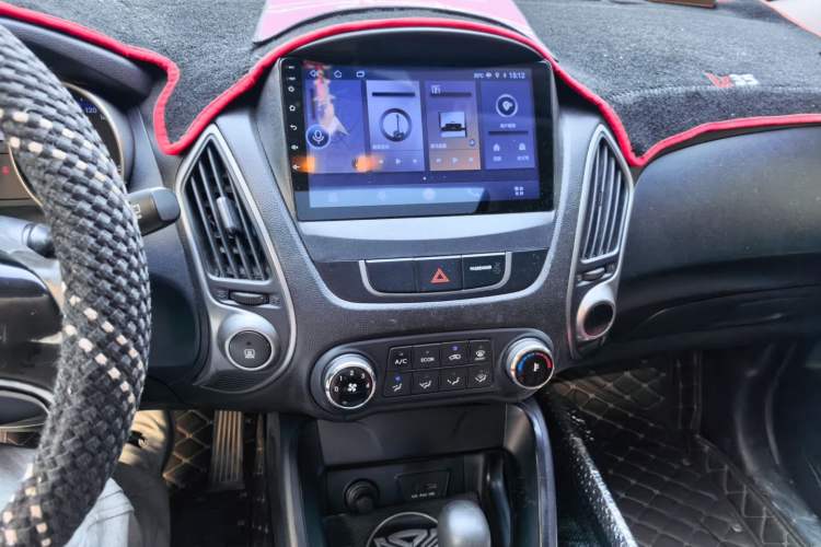 Used Hyundai ix35 2012 2.0L Automatic Two-Wheel Drive New Edition GL Audio And AC Panel