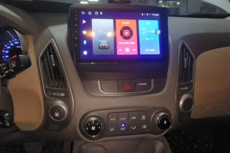 Used Hyundai ix35 2012 2.0L Automatic Two-Wheel Drive New Edition GL Audio And AC Panel