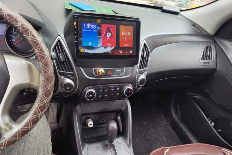 Used Hyundai ix35 2012 2.0L Automatic Two-Wheel Drive New Edition GL Audio And AC Panel