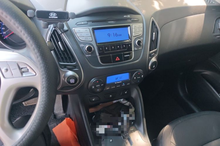 Used Hyundai ix35 2012 2.0L Automatic Two-Wheel Drive Elite Edition GLS Audio And AC Panel