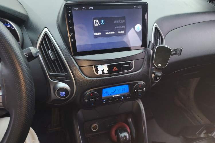 Used Hyundai ix35 2012 2.0L Automatic Two-Wheel Drive Elite Edition GLS Audio And AC Panel