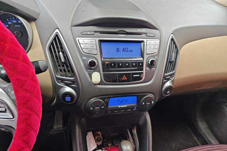 Used Hyundai ix35 2012 2.0L Automatic 4x4 Prestige Edition GLS Audio And AC Panel