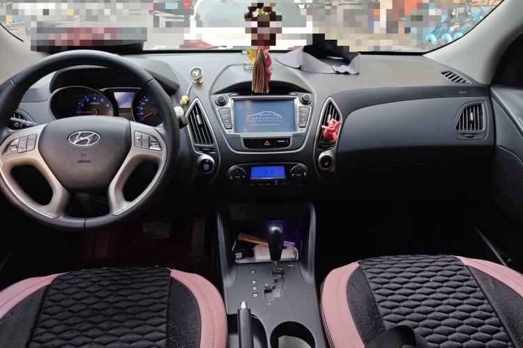 Used Hyundai ix35 2012 2.0L Automatic Two-Wheel Drive Elite Edition GLS Center Console