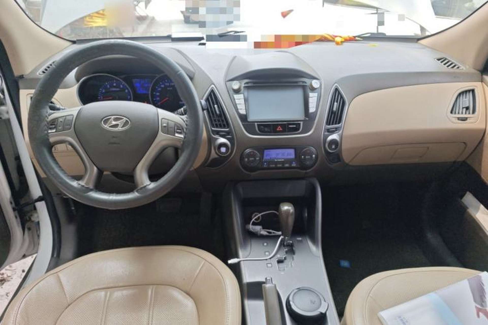 Used Hyundai ix35 2012 2.0L Automatic Two-Wheel Drive Elite Edition GLS Center Console