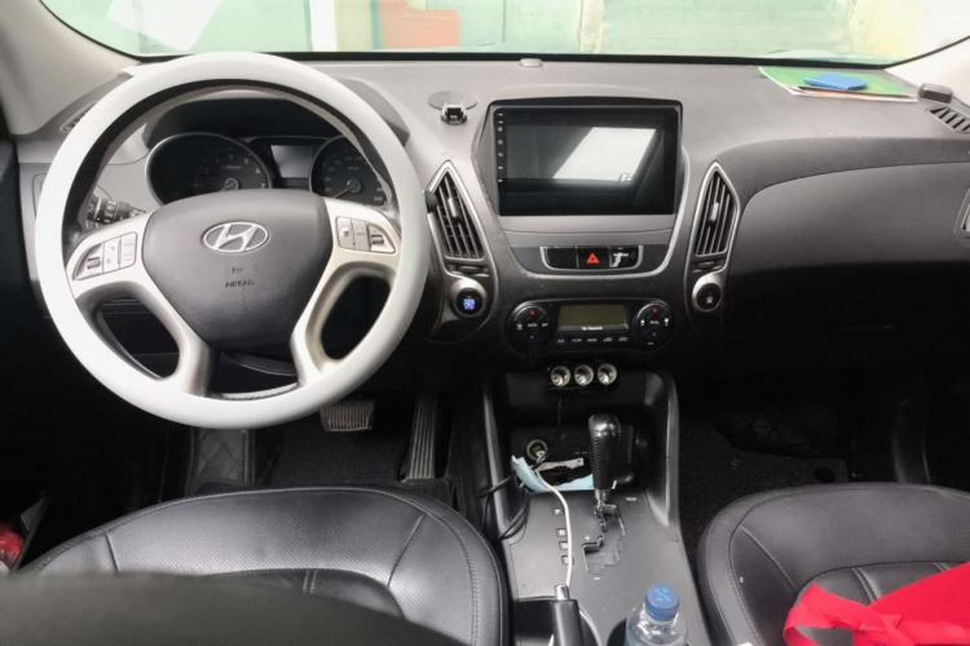 Used Hyundai ix35 2012 2.0L Automatic Two-Wheel Drive Elite Edition GLS Center Console