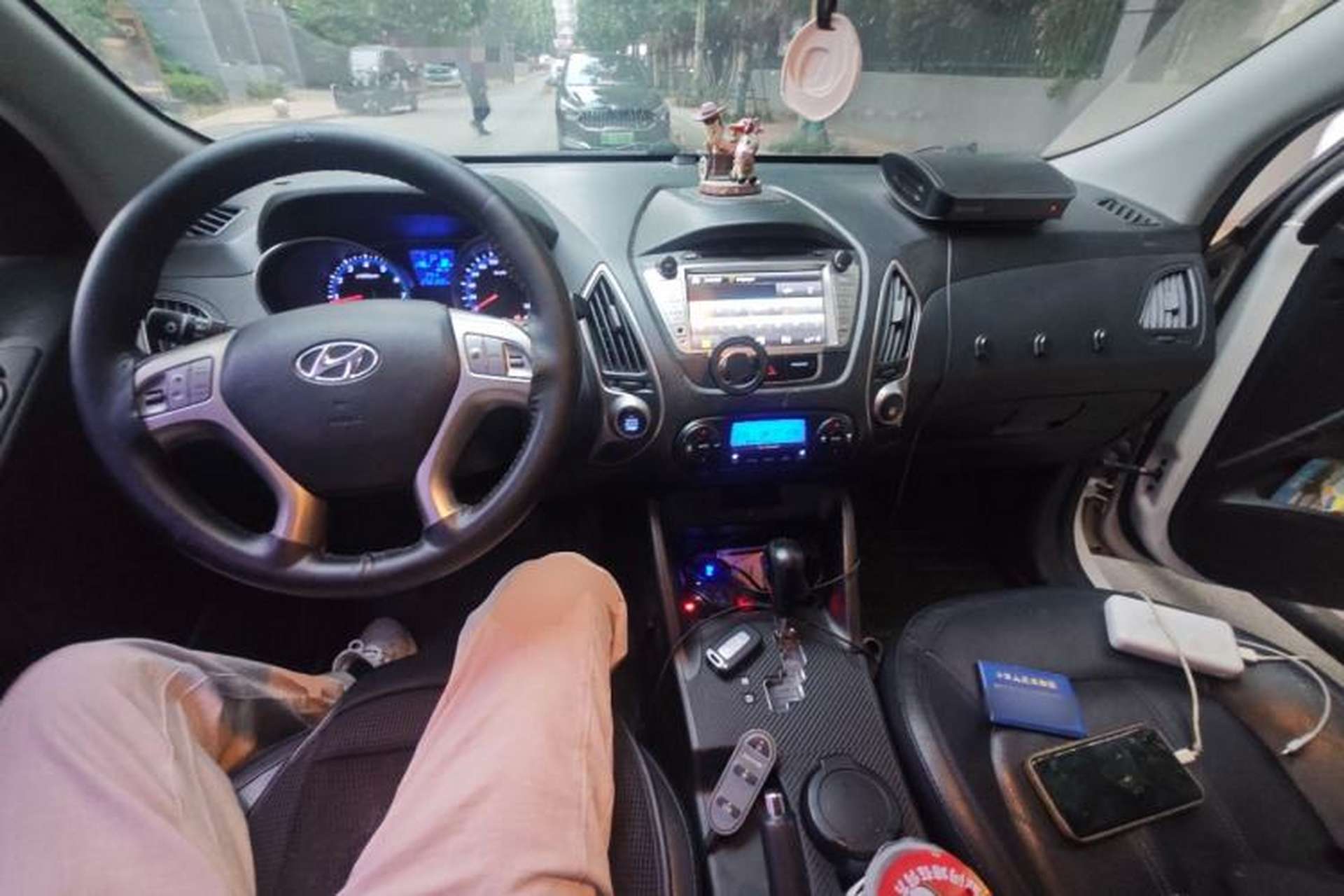 Used Hyundai ix35 2012 2.0L Automatic Two-Wheel Drive Elite Edition GLS Center Console