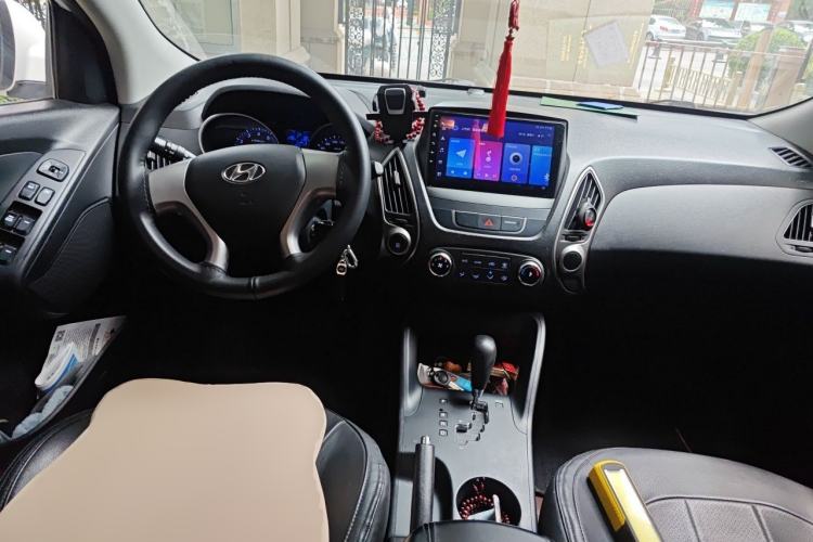Used Hyundai ix35 2012 2.0L Automatic Two-Wheel Drive New Edition GL Center Console