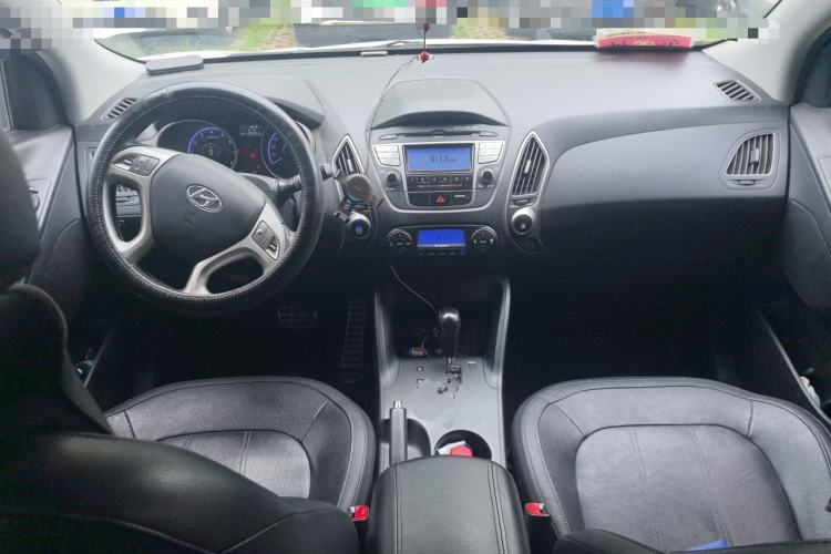 Used Hyundai ix35 2012 2.4L Automatic Two-Wheel Drive Prestige Edition GLS Center Console