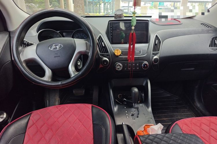 Used Hyundai ix35 2012 2.0L Automatic Two-Wheel Drive New Edition GL Center Console