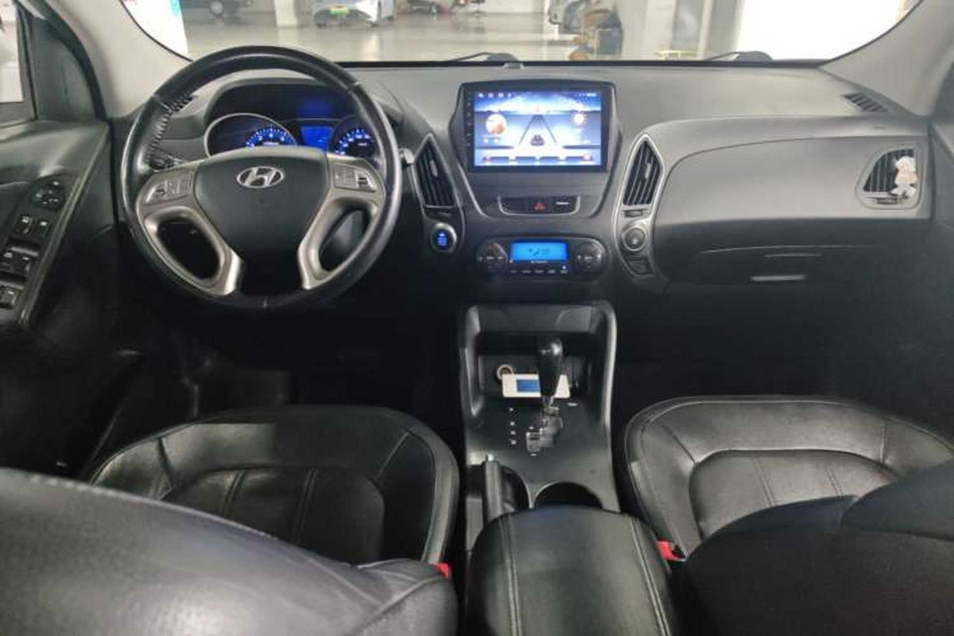 Used Hyundai ix35 2012 2.0L Automatic Two-Wheel Drive Elite Edition GLS Center Console
