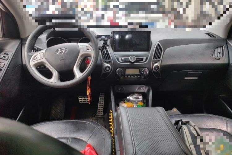 Used Hyundai ix35 2012 2.4L Automatic 4x4 Navigation Edition GLS Center Console