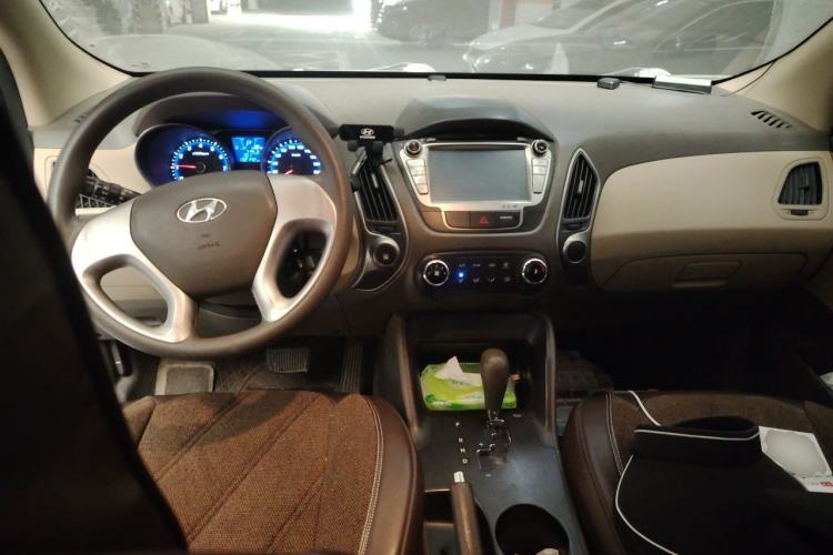 Used Hyundai ix35 2012 2.0L Automatic Two-Wheel Drive New Edition GL Center Console