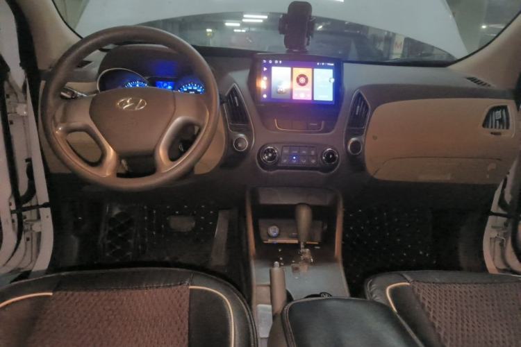 Used Hyundai ix35 2012 2.0L Automatic Two-Wheel Drive New Edition GL Center Console