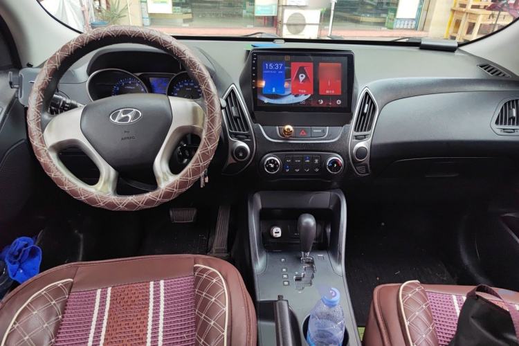 Used Hyundai ix35 2012 2.0L Automatic Two-Wheel Drive New Edition GL Center Console