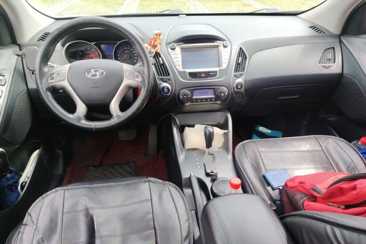 Used Hyundai ix35 2012 2.0L Automatic Two-Wheel Drive Elite Edition GLS Center Console