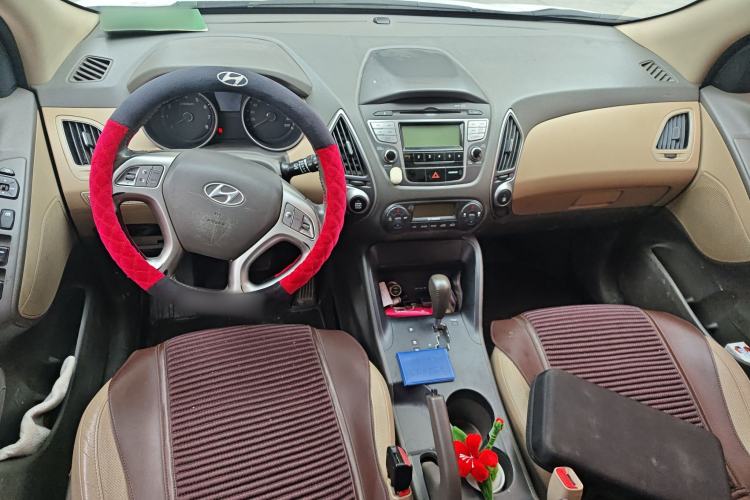 Used Hyundai ix35 2012 2.0L Automatic 4x4 Prestige Edition GLS Center Console