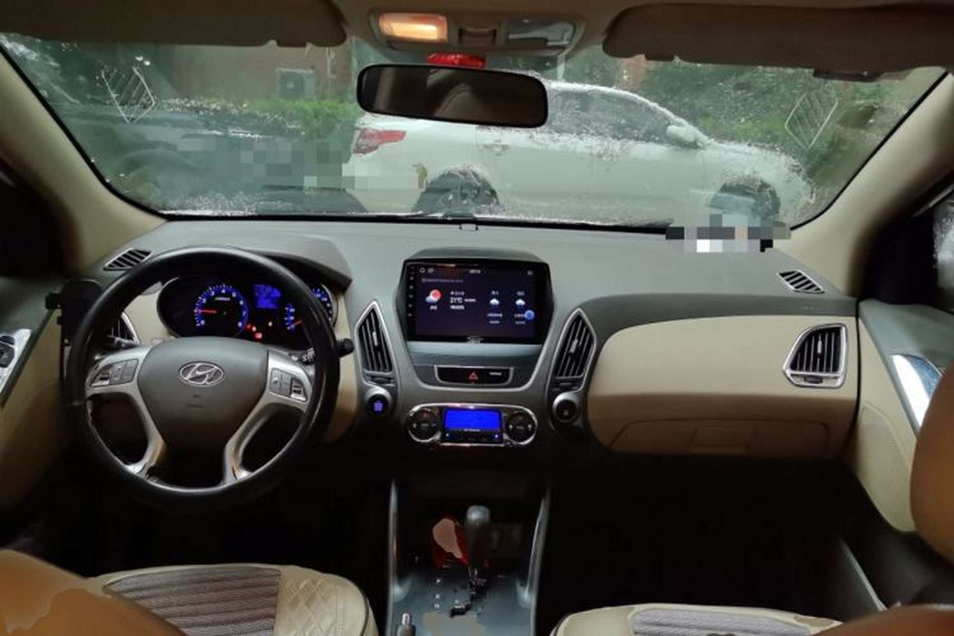 Used Hyundai ix35 2012 2.0L Automatic Two-Wheel Drive Elite Edition GLS Center Console