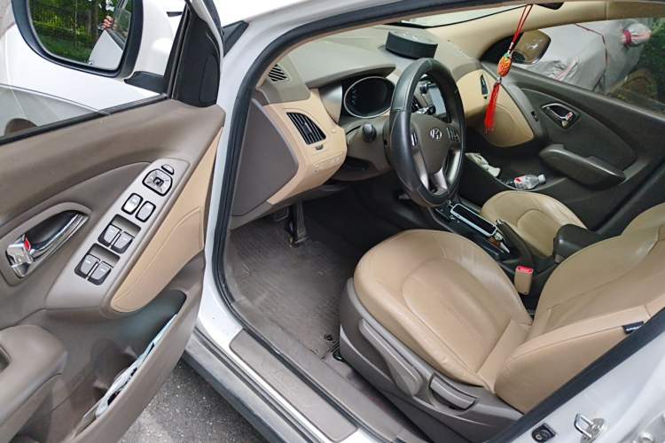 Used Hyundai ix35 2012 2.0L Automatic Two-Wheel Drive Elite Edition GLS Driver Seat