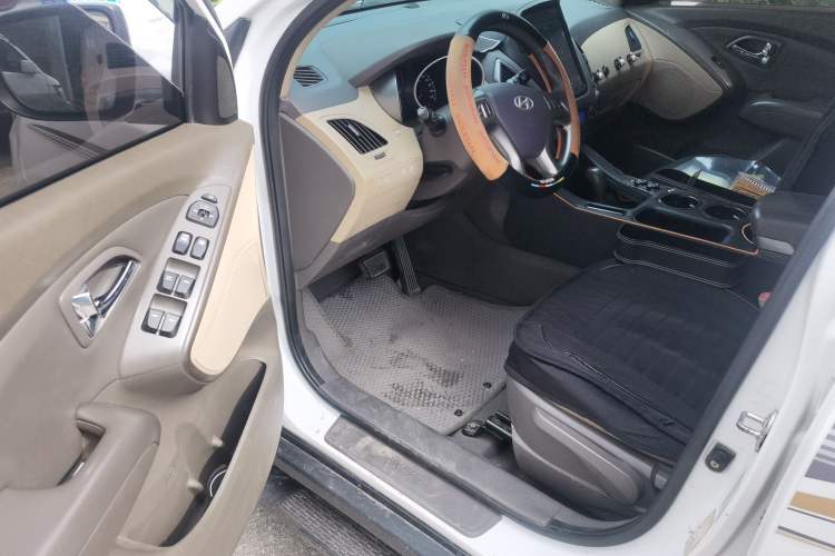 Used Hyundai ix35 2012 2.0L Automatic Two-Wheel Drive Elite Edition GLS Driver Seat