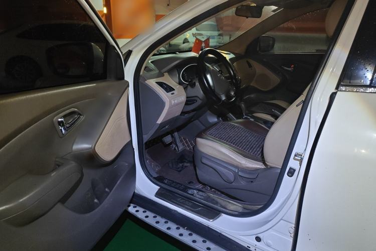 Used Hyundai ix35 2012 2.0L Automatic Two-Wheel Drive Elite Edition GLS Driver Seat