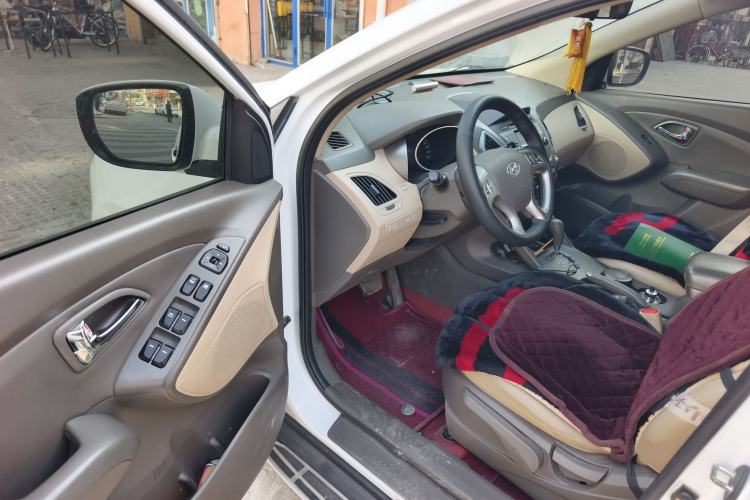 Used Hyundai ix35 2012 2.0L Automatic Two-Wheel Drive Elite Edition GLS Driver Seat
