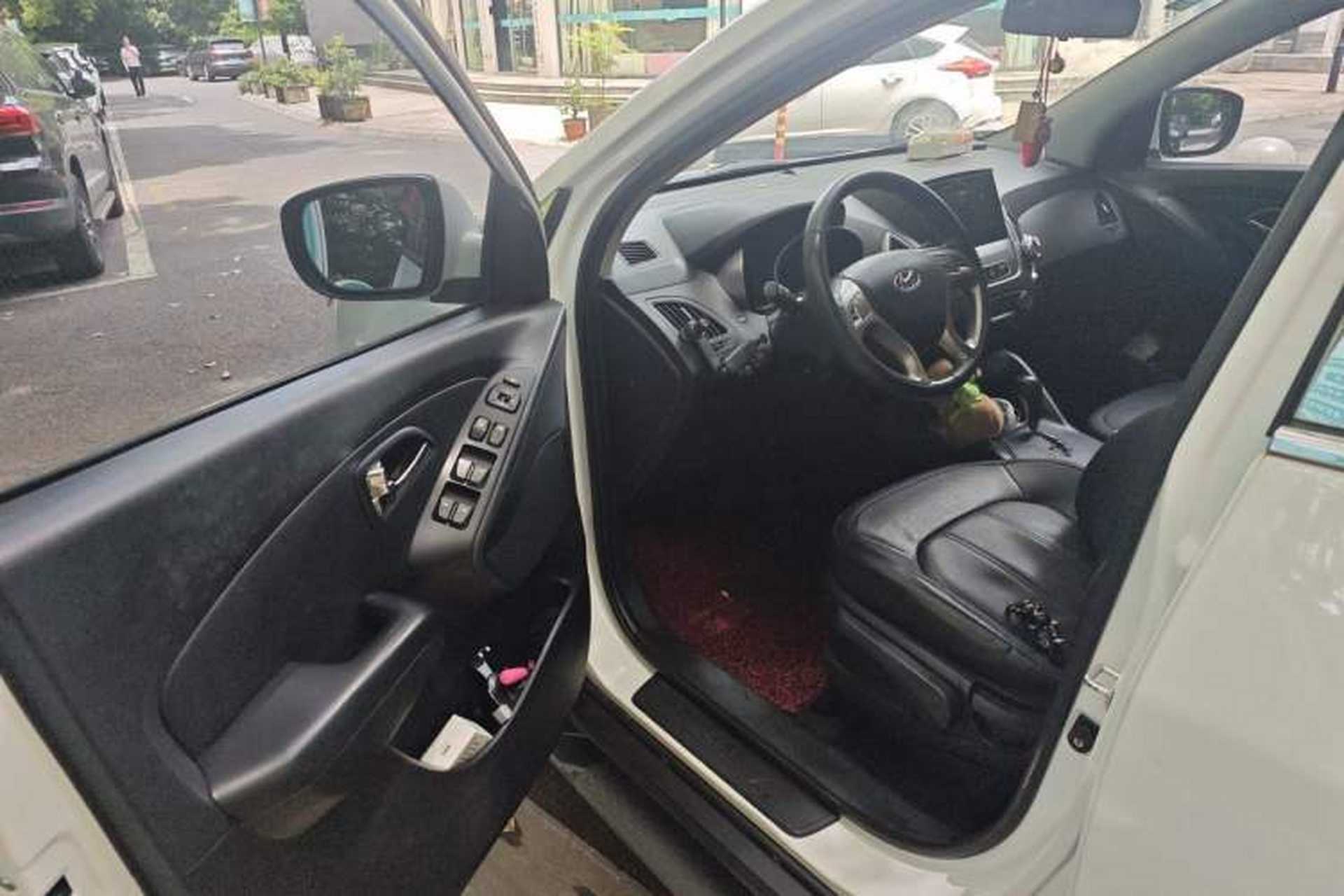 Used Hyundai ix35 2012 2.0L Automatic Two-Wheel Drive Elite Edition GLS Driver Seat