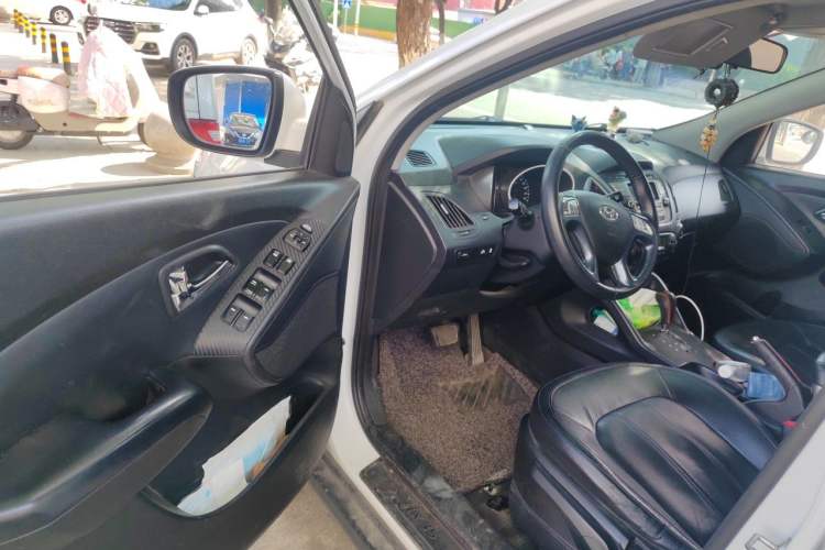 Used Hyundai ix35 2012 2.0L Automatic Two-Wheel Drive Elite Edition GLS Driver Seat