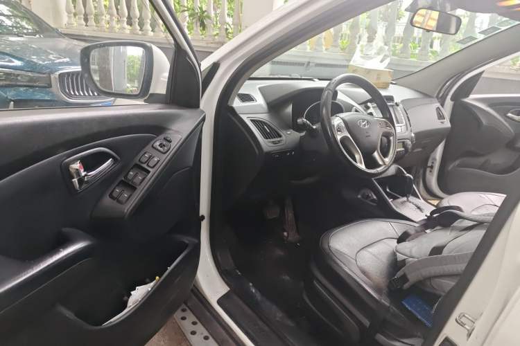 Used Hyundai ix35 2012 2.0L Automatic Two-Wheel Drive Elite Edition GLS Driver Seat