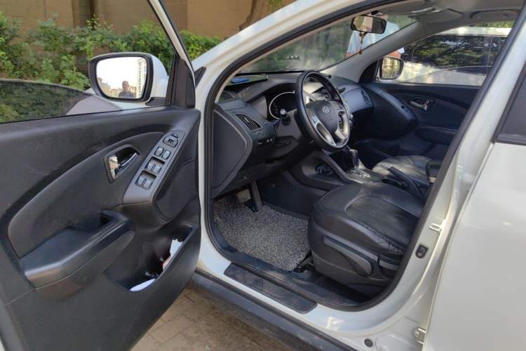 Used Hyundai ix35 2012 2.0L Automatic Two-Wheel Drive Elite Edition GLS Driver Seat
